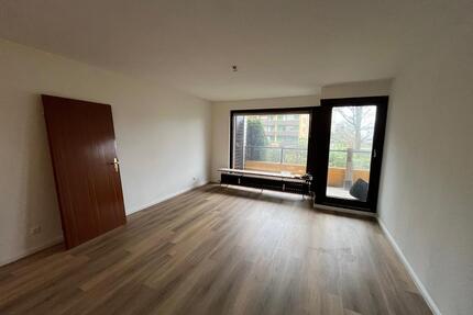 Sanierte 2 Zimmer Wohnung—großer BalkonFahrstuhlTGneue EBK - Lübeck Sankt Jürgen