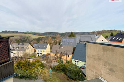 2-Raum-Wohnung mit wunderschöner Sicht - zentrale Lage von Wolkenstein!