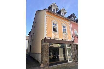 Großes, renovierungsbedürftiges Haus in Fußgängerzone, 3 Etagen, 3 Wohnungen möglich - Wissen