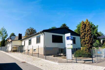 Gepflegtes Gewerbeobjekt in Neukirchen bei Chemnitz: 624 m² Fläche, Büroräume, Lager & Parkplatz - Neukirchen/Erzgebirge