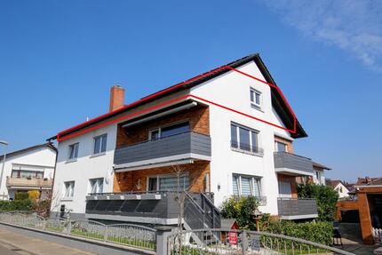 Altbaucharme 3 Zimmer Dachgeschosswohnung in ruhiger Seitenstraße Fußgönheims
