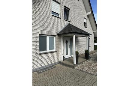 Möblierte Nichtraucher DG-Wohnung - Schloß Holte-Stukenbrock