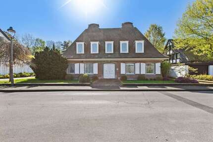 Haus zum Kaufen in Düsseldorf - Stockum 1.640.000,00 € 299 m²