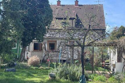 Gelegenheit:: Sehr geräumiges Zweifamilienhaus mit großem Garten & ca. 400 m² Baugrundstück (H 554-1) - Lampertheim