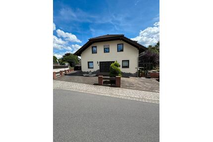Helle 4ZKB Wohnung mit Balkon, Carport & Stellplatz - Nauort