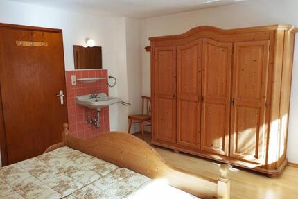 Zimmer mit Bad - 480,00&nbsp;EUR Kaltmiete, ca.&nbsp; 17,00&nbsp;m&sup2; in Bad Tölz (PLZ: 83646)