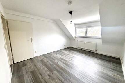 KL-City- Dachgeschosswohnung mit 2 Zimmern, Miniküche, DUWC in zentraler Lage - Kaiserslautern Innenstadt