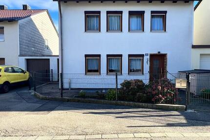 Renoviertes Haus EFH, ca. 130qm Wfl, 7 Zi, 2 Ebenen inkl. Garten - Geisenhausen