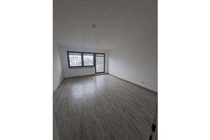 Helle 2-Zimmer-Wohnung mit Balkon & Stellplatz in Würzburg-Heidingsfeld (mit Aufzug)