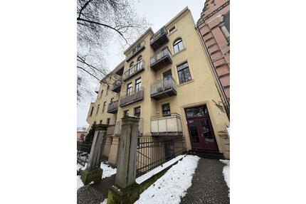 Gründerzeitbau: 3-Zimmer-Wohnung im 1. OG mit Balkon(en) mitten in der Altstadt - Magdeburg