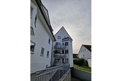 Provisionsfrei* Charmante 3 Zimmer Maisonette Dachgeschosswohnung mit Balkon & TG Stellplatz in Illertissen