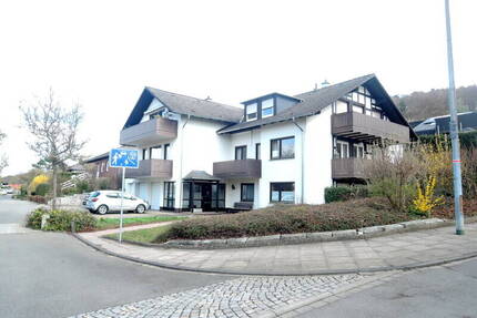 Modernisierte und helle Etagenwohnung mit Balkon und Garage in bester und ruhiger Wohnlage am oberen Wieter - Northeim