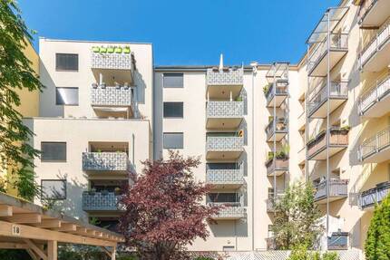 ZEITLOSER WOHNRAUM IN ZENTRUMSLAGE | 2-Raum-Wohnung mit Balkon und stilvollen Details - Leipzig Zentrum-West