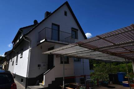 Erneute Reduzierung! - Schicke Doppelhaushälfte mit Carport und Garten in Bad König Zell zu verkaufen!