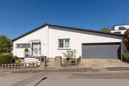 Haus zum Kaufen in Hofheim 698.000,00 € 179.26 m²