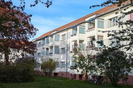 Ruhige Seitenstraße im Grünen: kleine 3-Zi.-Whg. mit Loggia und Wanne - Dresden Blasewitz
