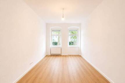 Helle 2-Zimmer-Wohnung mit Einbauküche in Berlin-Alt-Treptow