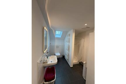 Moderne & helle Dachgeschosswohnung mit Wohnküche – 55 m² - Hamburg Eidelstedt