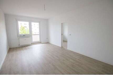 Wohnung zum Mieten in Halle (Saale) 344,00 € 68.63 m²