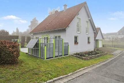Gepflegtes Einfamilienhaus mit Garten, Garage und Carportstellplatz in Nordheim vor der Rhön