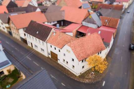 Wohnhaus mit ehem. Gaststätte - Großzügiges Gebäude mit Entwicklungspotenzial (Wohn- und Gewerbefläche ca.265 m² + Nutzfläche ca.155 m²) - Zellingen Duttenbrunn