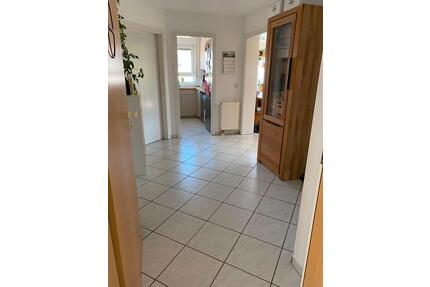 Helle 3,5-Zimmer-Wohnung mit Süd-Balkon, Garten und Stellplätzen - Hardthausen am Kocher