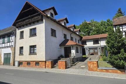 (A1572) geräumiges Mehrfamilienhaus am Hermsdorfer Kreuz - Reichenbach