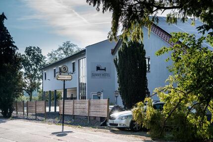 Hotelzimmer - 80,00&nbsp;EUR Kaltmiete, ca.&nbsp; 14,00&nbsp;m&sup2; in Aiterhofen (PLZ: 94330)