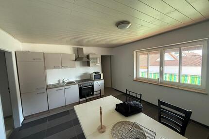 Wohnung mit 2,5 Zimmer, Wohnküche, Bad, mit Balkon zu mieten - Hollenbach