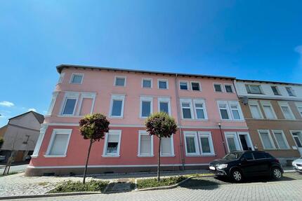 Zentrumsnah und lichtdurchflutet – 3 Zimmer, hohe Decken, große Fenster - Schöningen