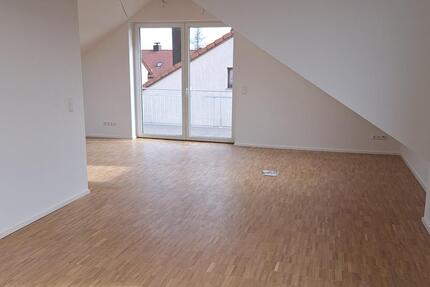 Lichtdurchflutete 2-Zimmer-Dachgeschosswohnung mit Aussicht - Ditzingen