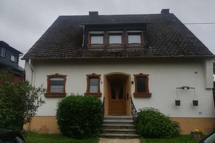 Wohnhaus mit Doppelgarage in Oberhausen bei Kirn