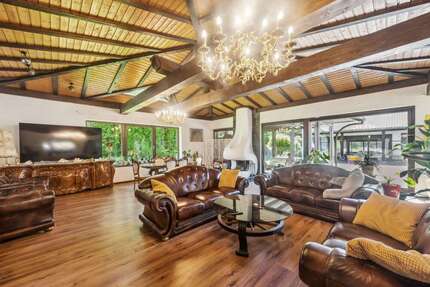 Haus zum Kaufen in Teningen 990.000,00 € 570 m²