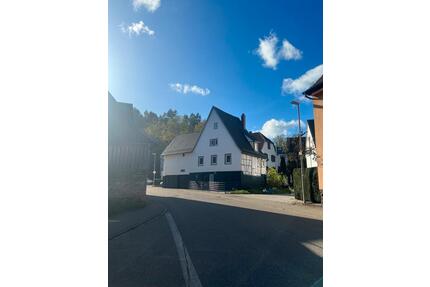 Freistehendes Einfamilienhaus - 280.000,00&nbsp;EUR Kaufpreis, ca.&nbsp; 131,00&nbsp;m&sup2; in Kämpfelbach (PLZ: 75236)