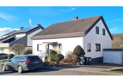 Provisionsfrei: Einfamilienhaus mit Einliegerwohnung und großem Garten - Hagen Hohenlimburg