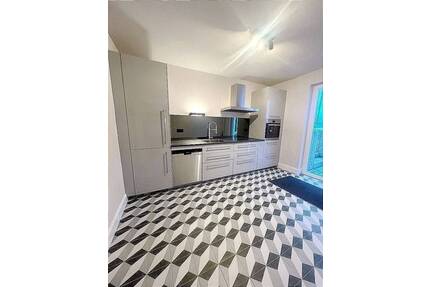 Arbeiten und Wohnen in sanierter Altbauwohnung mit eigenem Eingang, zwei Terrassen und sehr guten Grundriss! Ab sofort lieferbar! Anschauen lohnt sich - Hamburg Rotherbaum