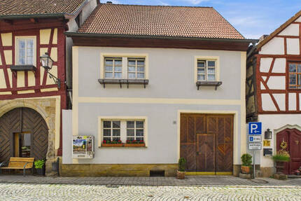 Historisches Altstadthaus mit romantischem Innenhof im malerischen Seßlach