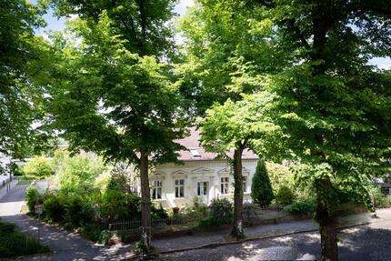 Historische Landvilla mit Remise (Denkmalgeschützt) - Berlin Neukölln