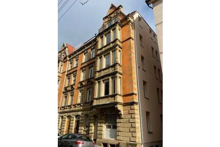 Kontinuierlich gepflegtes Mehrfamilienhaus in Stuttgart (West) mit Wertsteigerungspotential