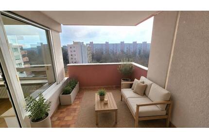 In Germering Wohnung mit vier Zimmern und Balkon