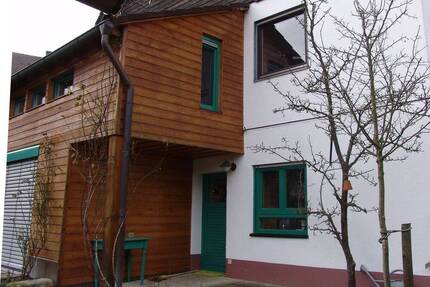 von Privat, Sofort frei, 2-Zi Wohnung im EG, Einbauküche, Terasse, eigener Garten, eigener Eingang, Carport, Zeitmiete 1 12 Jahre - Kalchreuth Röckenhof