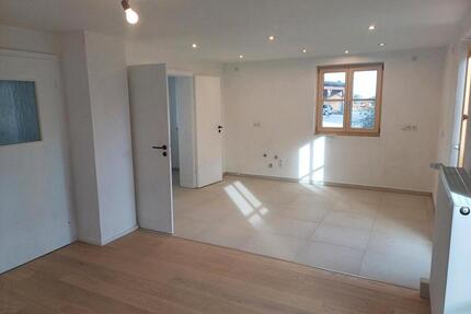 Einfamilienhaus - 2.900,00&nbsp;EUR Kaltmiete, ca.&nbsp; 178,00&nbsp;m&sup2; in Stephanskirchen (PLZ: 83071)