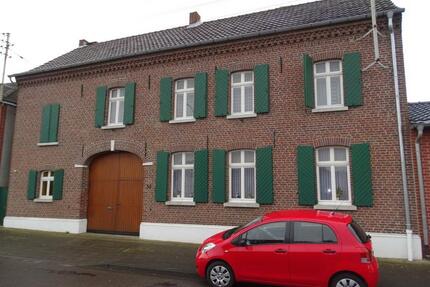 4 Zimmer Wohnung in Kirchhoven - 890,00&nbsp;EUR Kaltmiete, ca.&nbsp; 115,00&nbsp;m&sup2; in Heinsberg (PLZ: 52525)