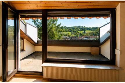 Gemütliche 3-Zimmer-DG-Wohnung mit Loggia & Garage - Schwäbisch Gmünd