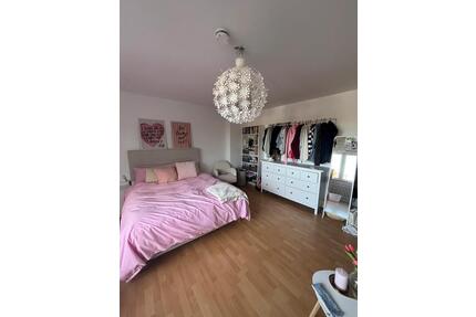 Großes WG Zimmer am Sandberg - 344,00&nbsp;EUR Kaltmiete, ca.&nbsp; 24,00&nbsp;m&sup2; in Flensburg (PLZ: 24937)
