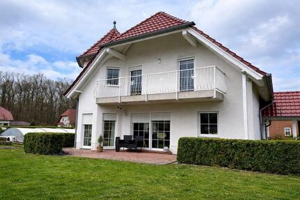 Hochwertiges Einfamilienhaus in idyllischer Lage mit Poolanlage - Ballenstedt