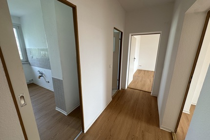 Neuer Fußboden und Balkon! 4 Zimmer Wohnung in Gera Langenberg