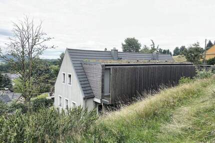 Haus in ruhiger Lage auf großem Hanggrundstück mit Weitblick - Steina