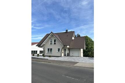 Exklusives Wohnen in Hauswurz - 498.000,00&nbsp;EUR Kaufpreis, ca.&nbsp; 153,00&nbsp;m&sup2;&nbsp;Wohnfl&auml;che in Neuhof (PLZ: 36119) Hauswurz