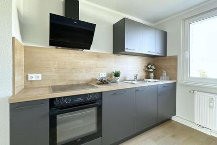 Erstbezug nach Sanierung – Moderne 3-Zimmer-Wohnung mit Südbalkon und Einbauküche - Bützow